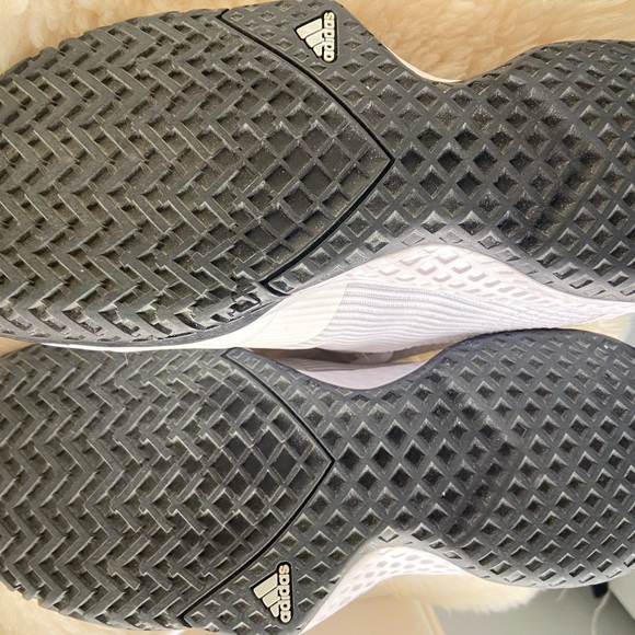 Adidas Women Tennis Shoes in size 7.5US - Picture 4 of 5